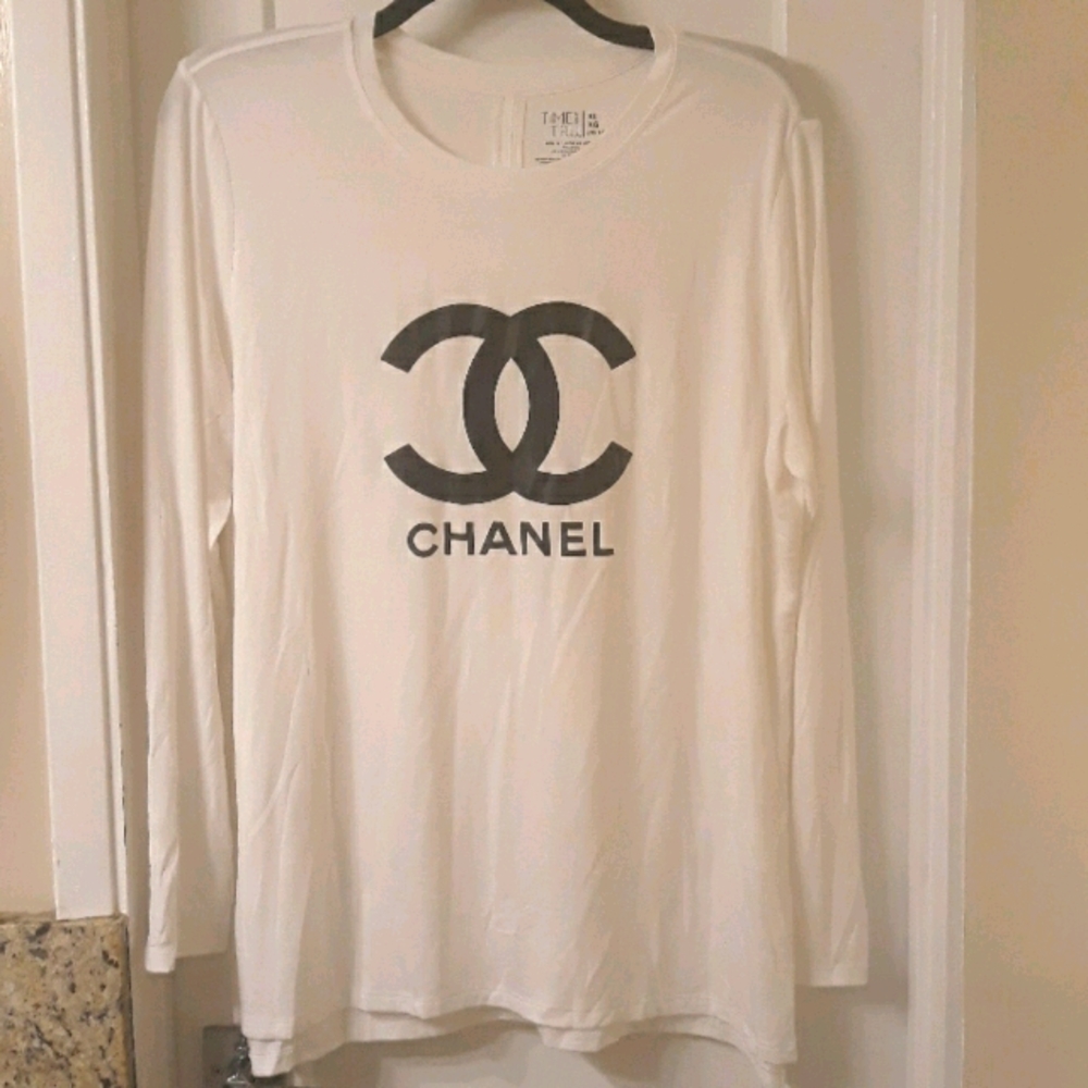Long sleeve white top with Chanel logo XXL